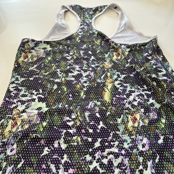 Lululemon tank - Picture 3 of 4